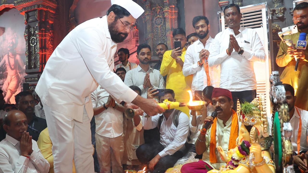 Chants of 'Ganpati Bappa Morya, Mangal Murti Morya' filled the air as small, medium and large idols of the deity, accompanied by rhythmic beats of 'dhol-tasha', made their way into the devotees' hearts and homes