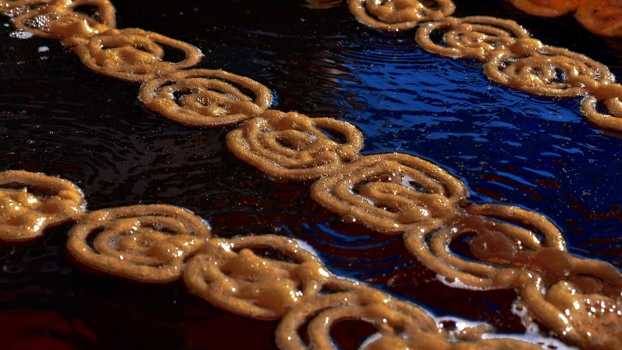 Frying methodBaking or air-frying them instead of deep-frying, says Gulnaaz Shaikh, chief dietitian at KIMS Hospitals in Thane, can also help to reduce the consumption of oil-fried foods
Sweedal Trinidade, chief dietician at P. D. Hinduja Hospital & Medical Research Centre, Mahim, says you can even use ghee.