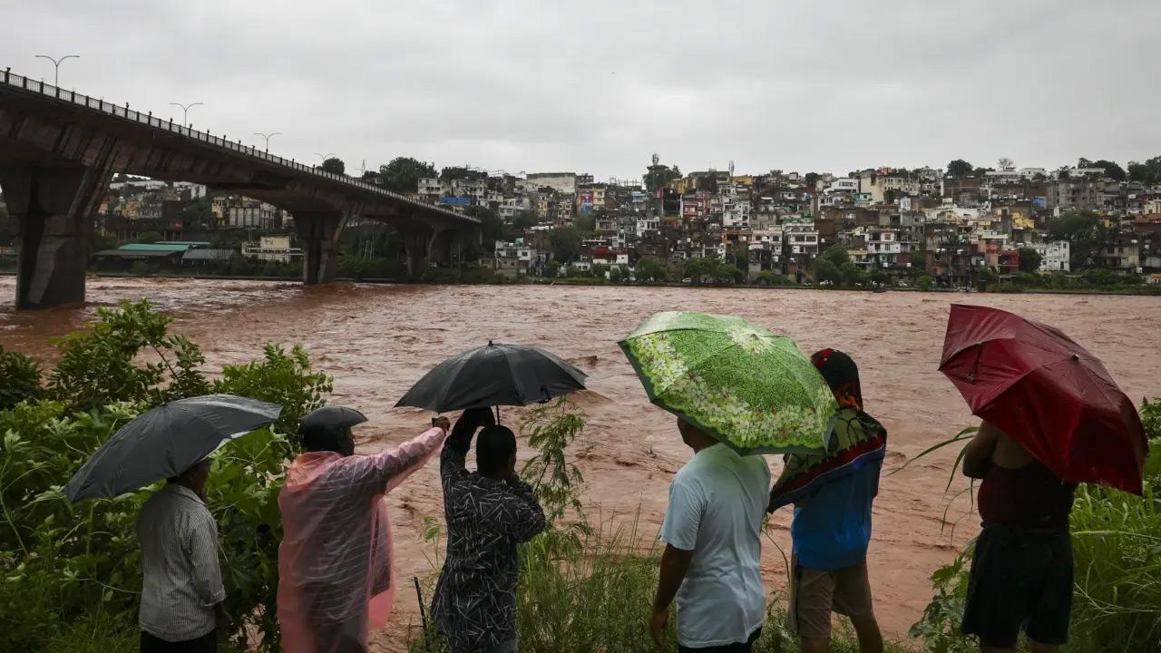 JK CM ordena al administrador para garantizar el alivio, la rehabilitación de los residentes del hit de CloudBurst