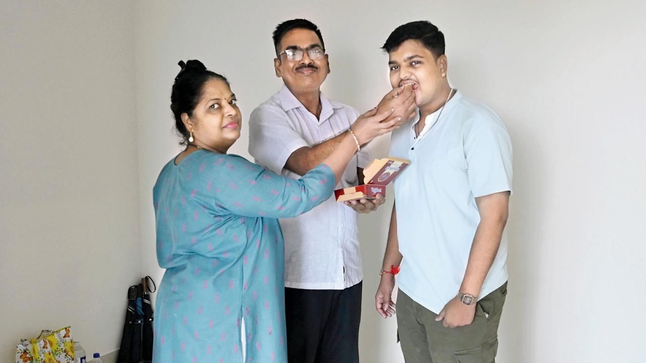 Mumbai | ‘We do not need to share a toilet now’: Families celebrate spacious new Worli BDD chawl