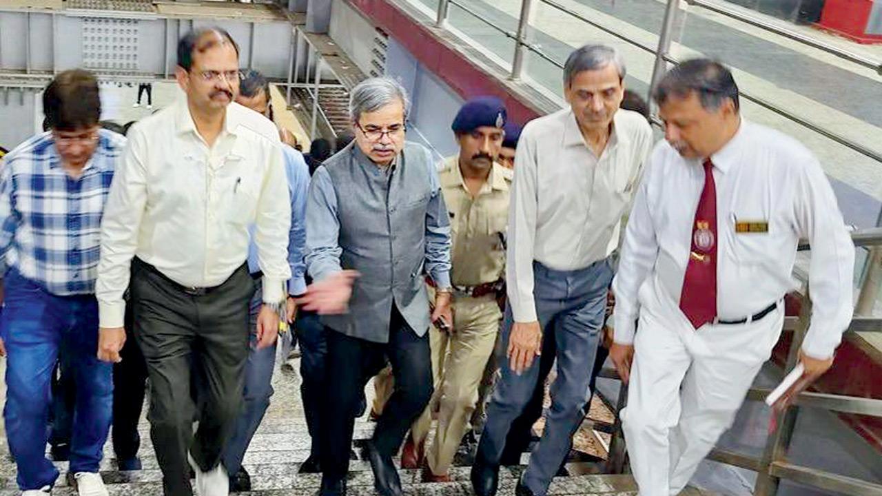 Mumbai: Railway Board CEO springs a surprise at Khar station on Saturday night