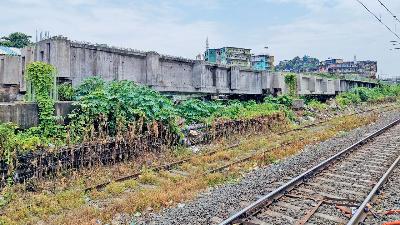 CR requires about 8554 sq m of land at Dadar from WR for construction of 5th and 6th lines between Kurla and Parel. Pics/By Special Arrangement