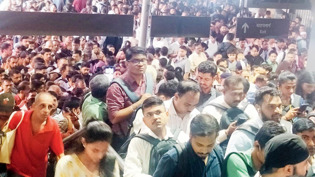 Mumbai: Seven measures planned to tackle peak-hour crowds at Ghatkopar station