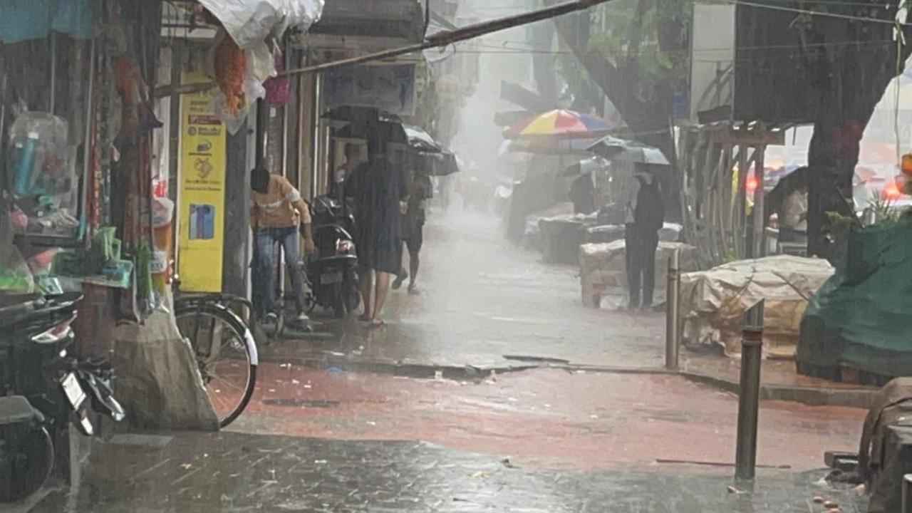 Roads in different areas got inundated after the heavy downpour. Some low-lying areas like the Andheri Subway, Lokhandwala Complex witnessed water accumulation at a few locations, affecting traffic movement