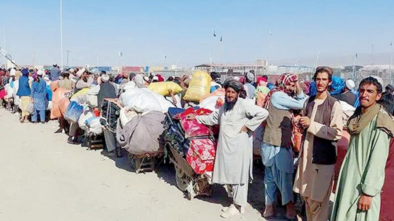 Pakistan orders mass expulsion of legal Afghan refugees