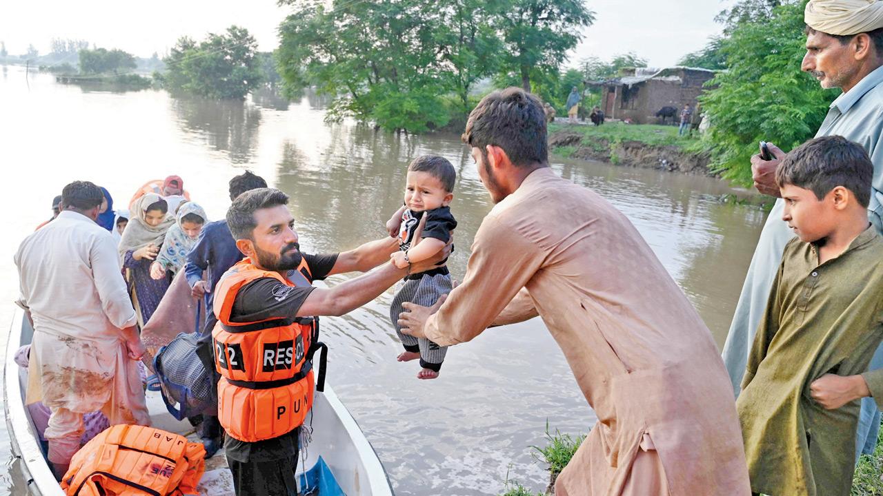 Pakistan: 17 people killed due to flooding in Punjab province