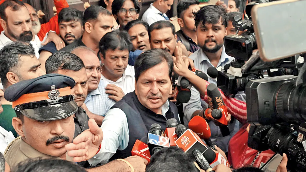 Pigeon politics ruffle feathers: MNS, NCP slam Fadnavis over feeding curbs