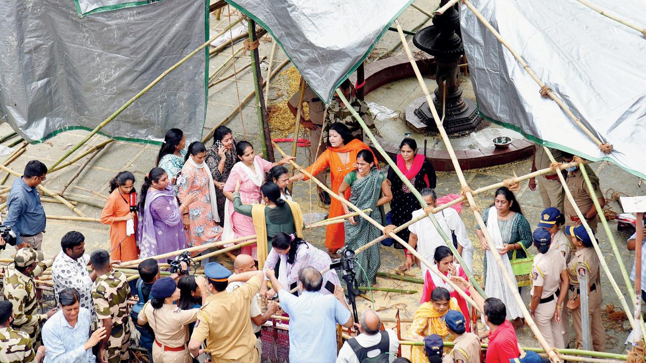 Protesters threaten NOTA in civic poll if Dadar kabutarkhana not reopened