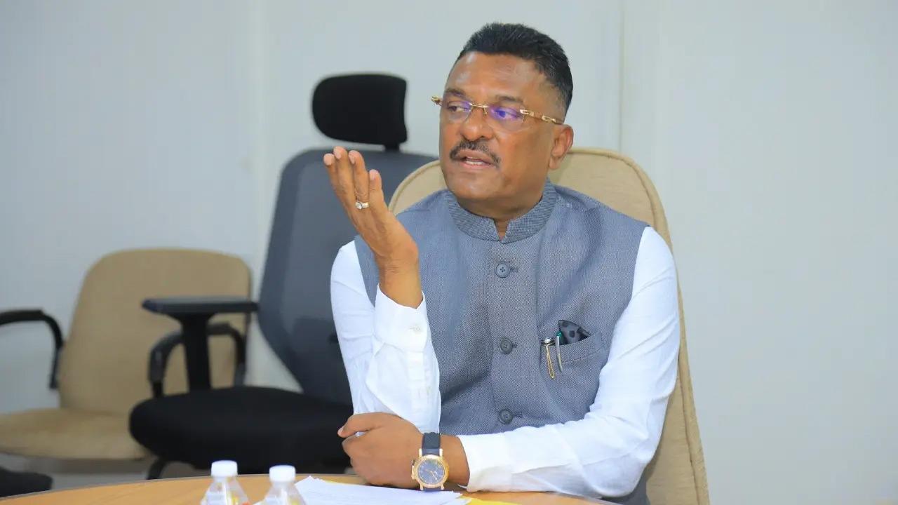 Pratap Sarnaik demands passenger stops beneath metro stations