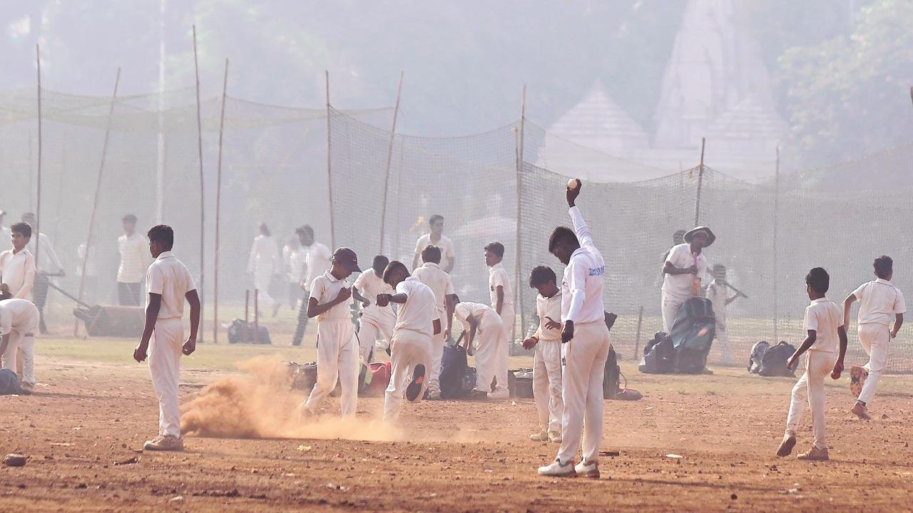 A thick layer of red soil covers statues around Shivaji Park as dust troubles residents in this picture taken on January 28 this year. File pic/Ashish Raje