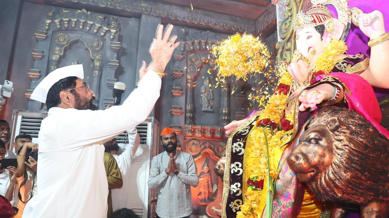 Marking the auspicious occasion, Shinde performed a traditional puja (prayer ceremony) to honour the arrival of Lord Ganesh. Pics/Eknath Shinde's office