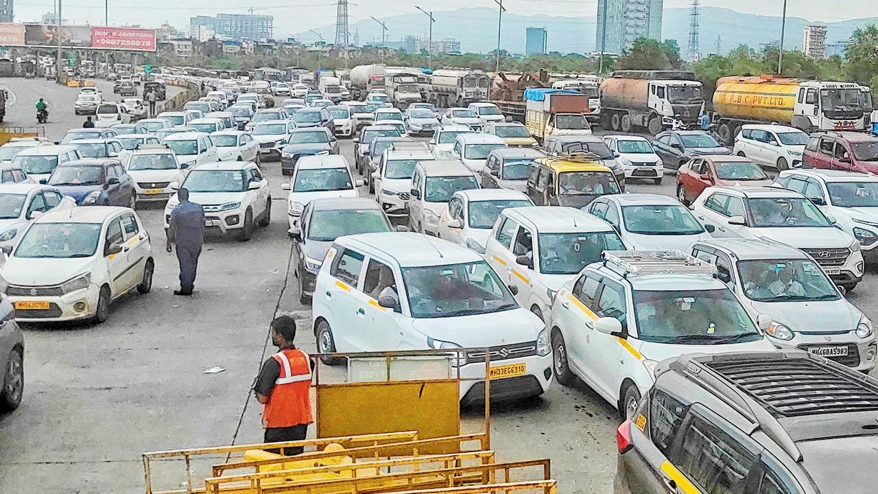 Maratha quota protest brings Vashi to a standstill