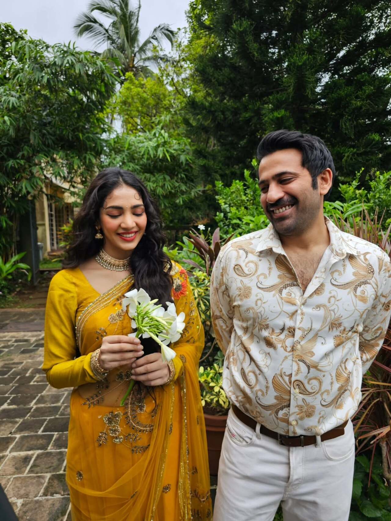 The young couple seems to be enjoying a 80's Bollywood romance with Yogita dressed in a vintage saree with flowers as Aaryaman sports aprinted shirt tucked in white pants and a moustache.