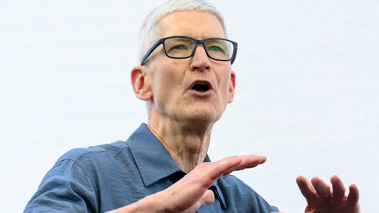 Trump announces Apple investing another USD 100 billion in US manufacturing