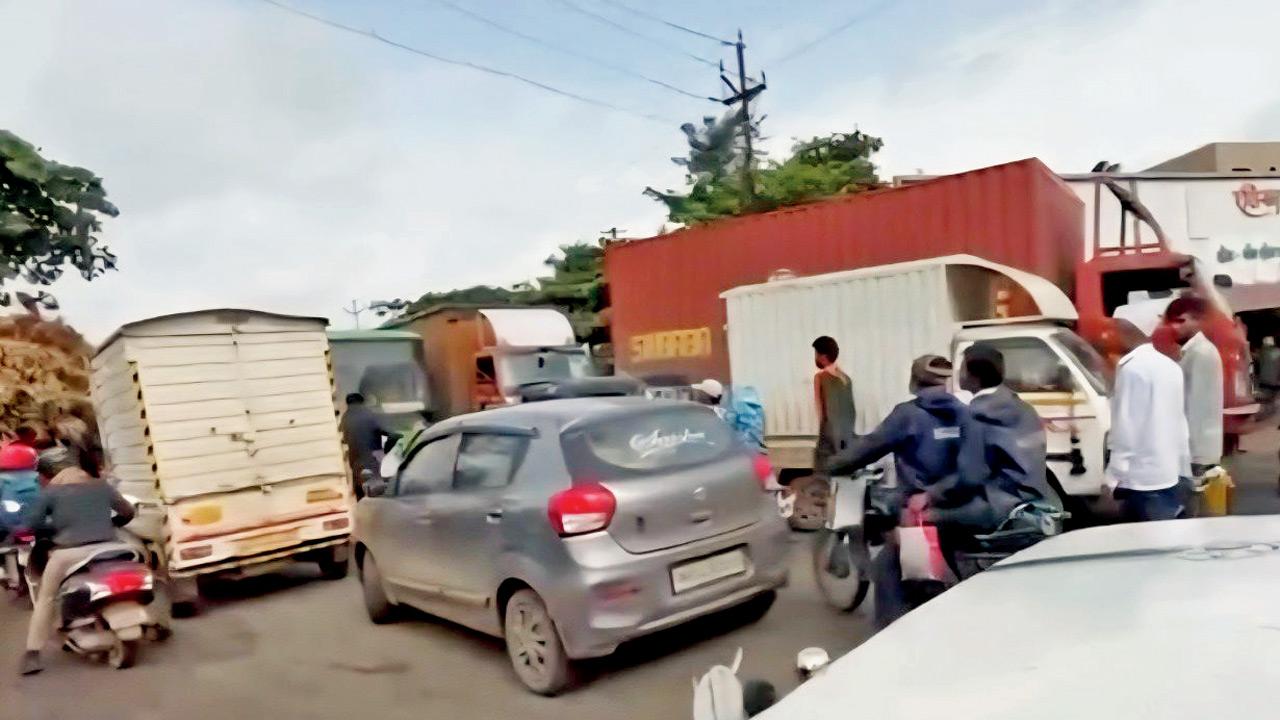 Eight hours for 30 km, Chakan workers battle daily gridlock