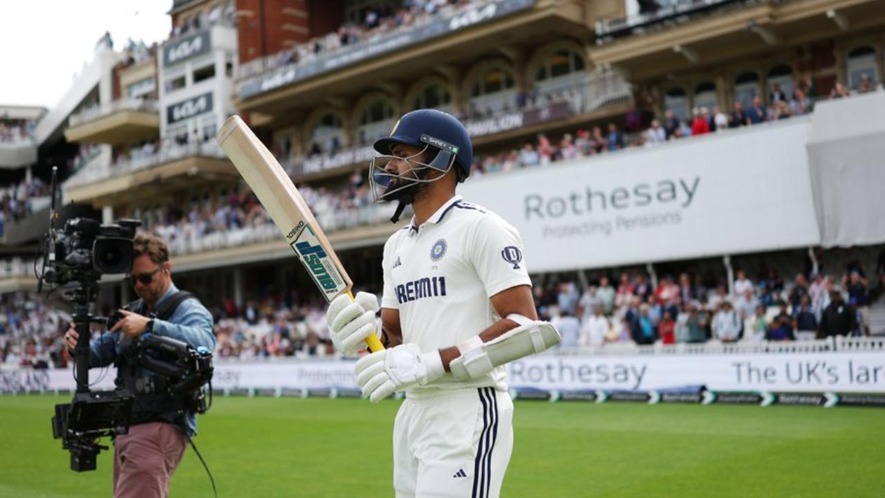 Team India's think tank then sent pacer Akash Deep as a 'night watchman' to save Day 2 for the visitors at The Oval (Pic: X/@BCCI)