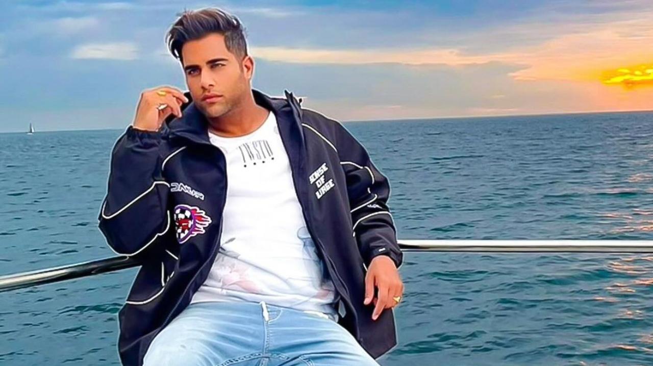 Rajiv Adatia- He was a participant in Bigg Boss and has been a known figure since then. He never shies away from expressing opinions on the show. Apart from this, he was seen in Khatron Ke Khiladi 12 and Celebrity Masterchef season 1.