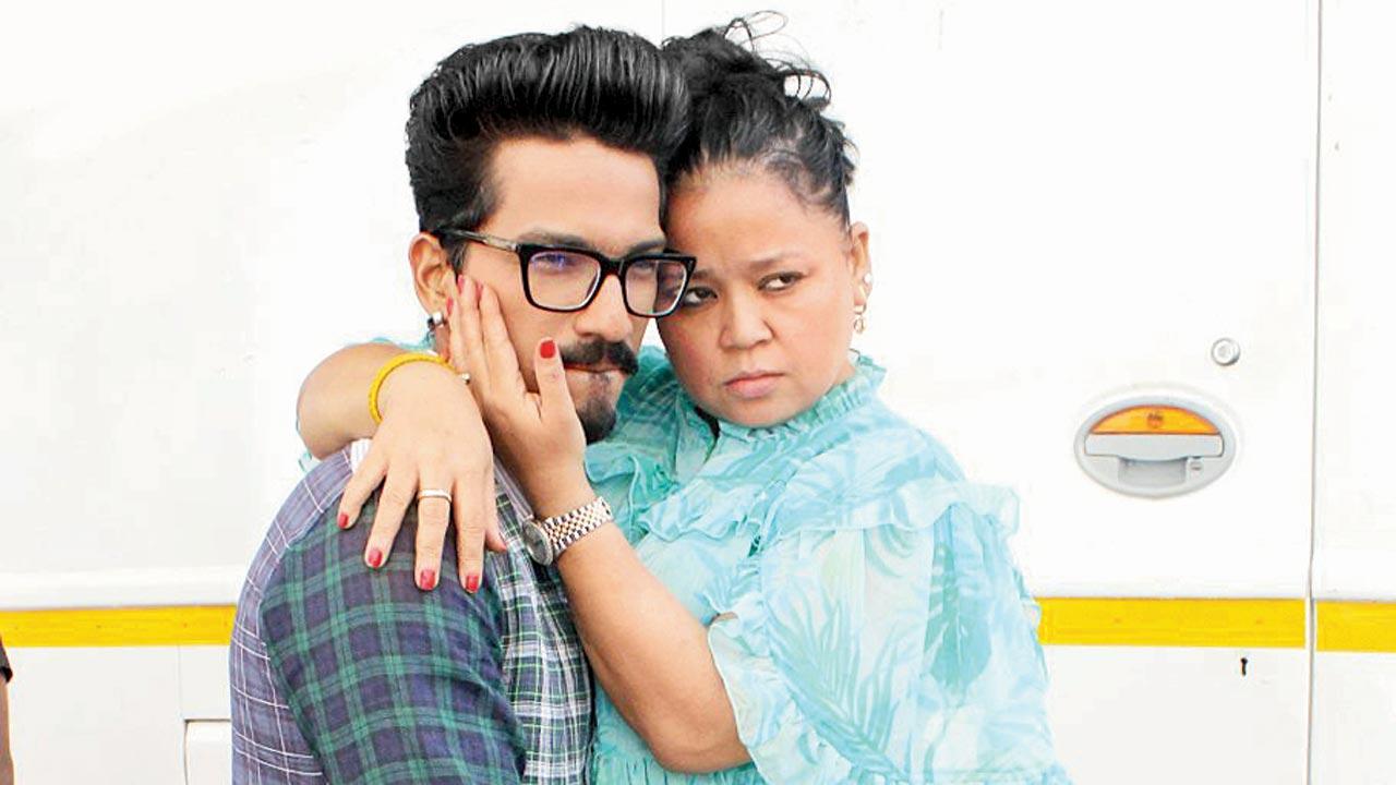 (L-R) Harssh Limbachiyaa and Bharti Singh