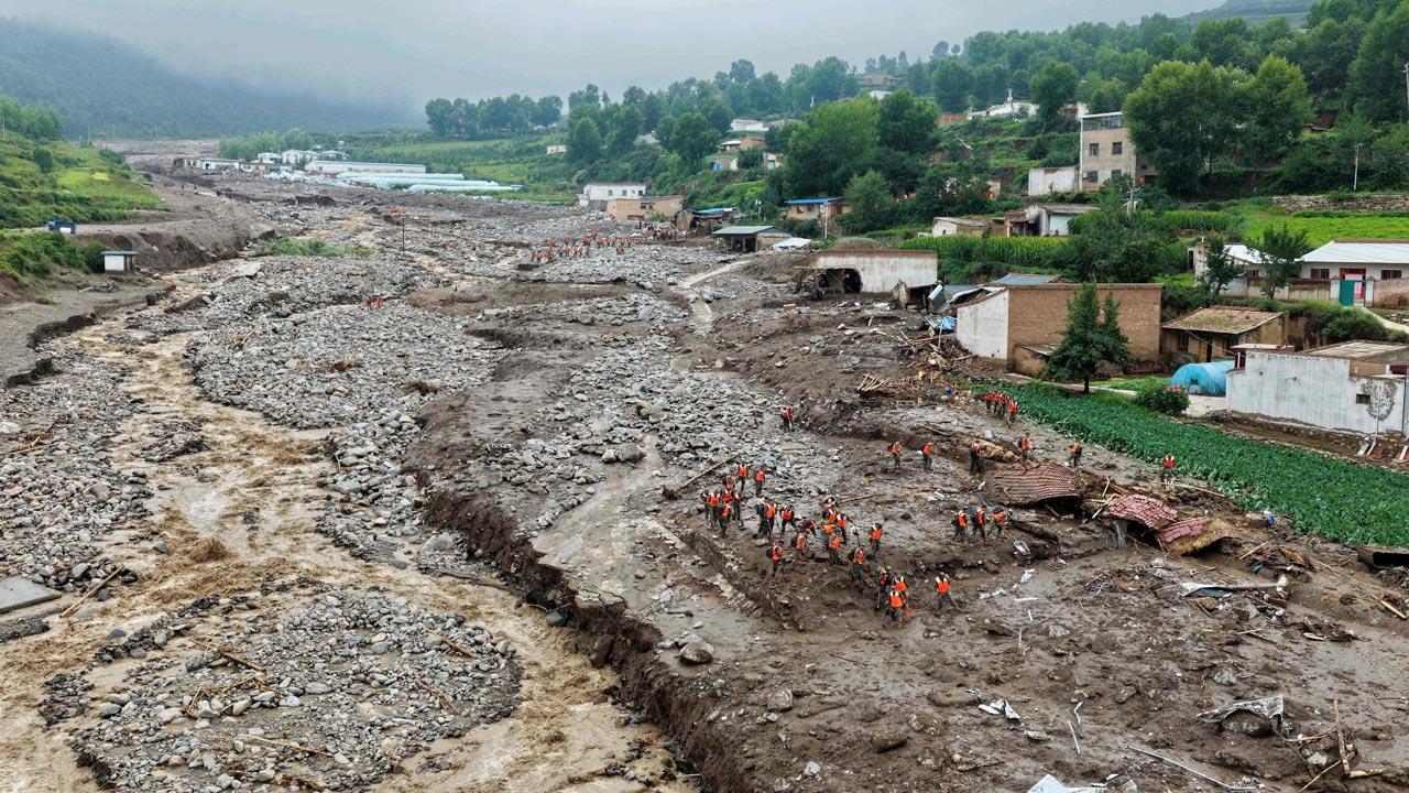 China issues Level IV flood emergency amid heavy rains