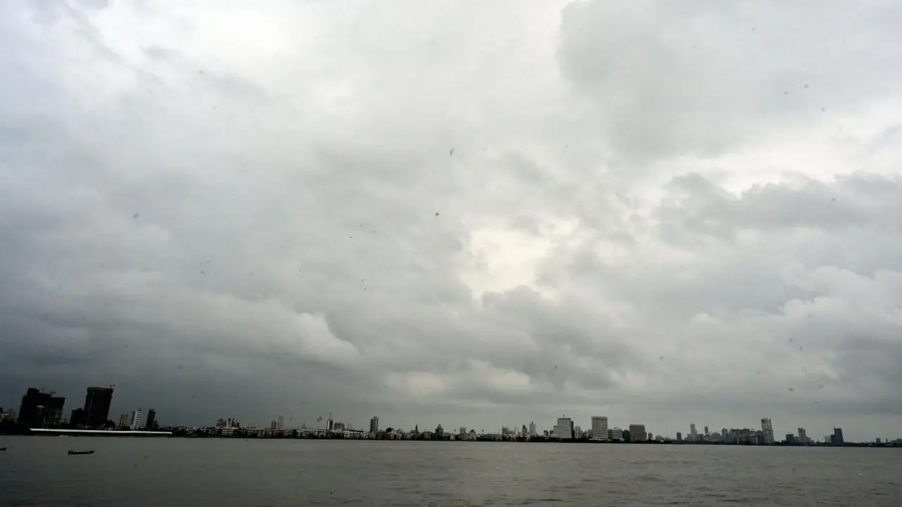 IN PHOTOS: Thick blanket of clouds cover Mumbai skies as city witnesses rains