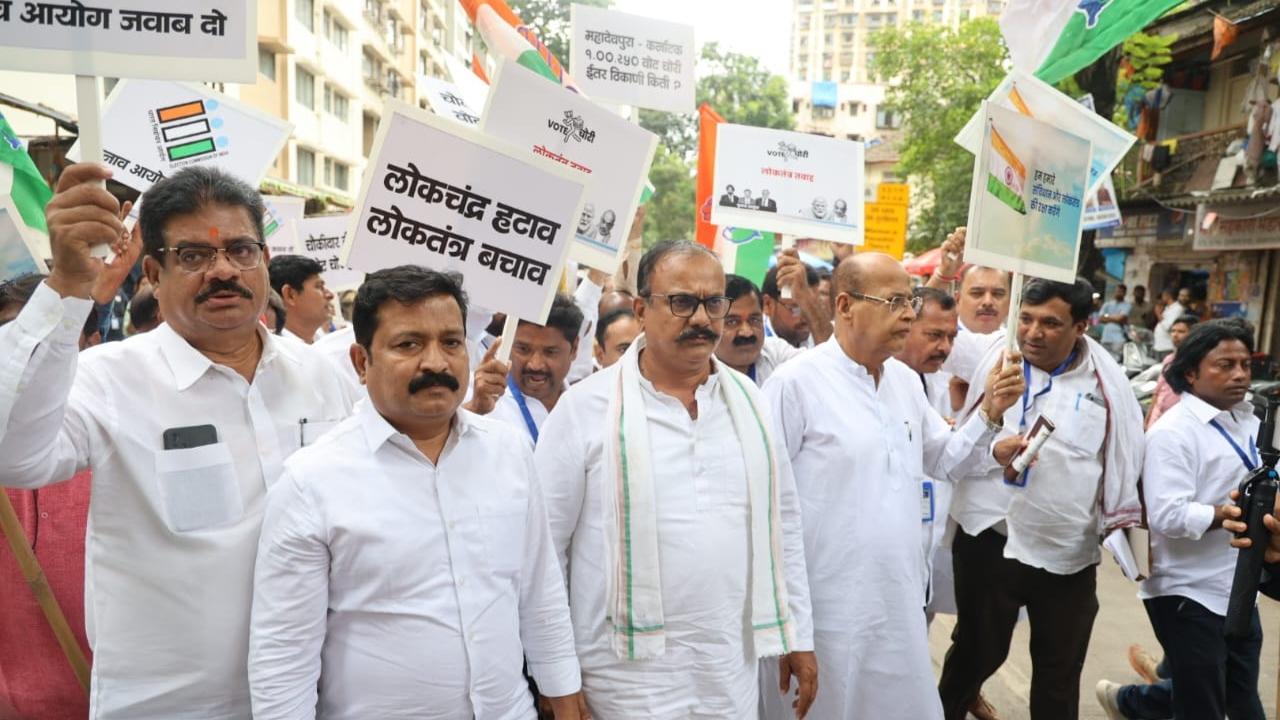 'Vote theft' claim: Congress stages 'rasta roko' in Mumbai