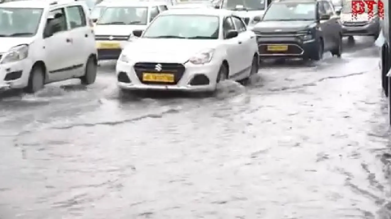 IN PHOTOS | Delhi: Heavy showers leaves streets waterlogged, traffic slows down