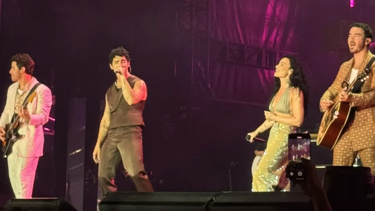 Watch! Demi Lovato joins Camp Rock co-stars Jonas Brothers at their concert