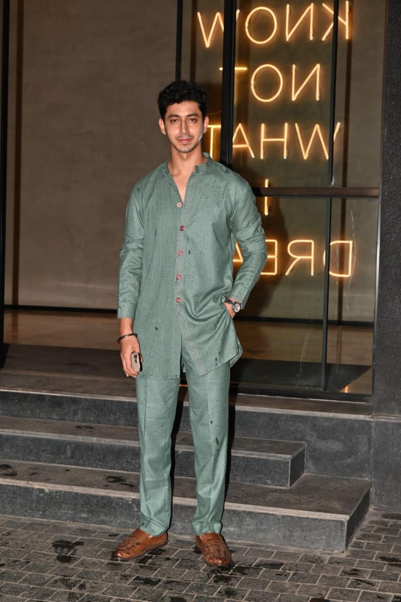 Mihir Ahuja looks dapper in the desi attire for the screeing 