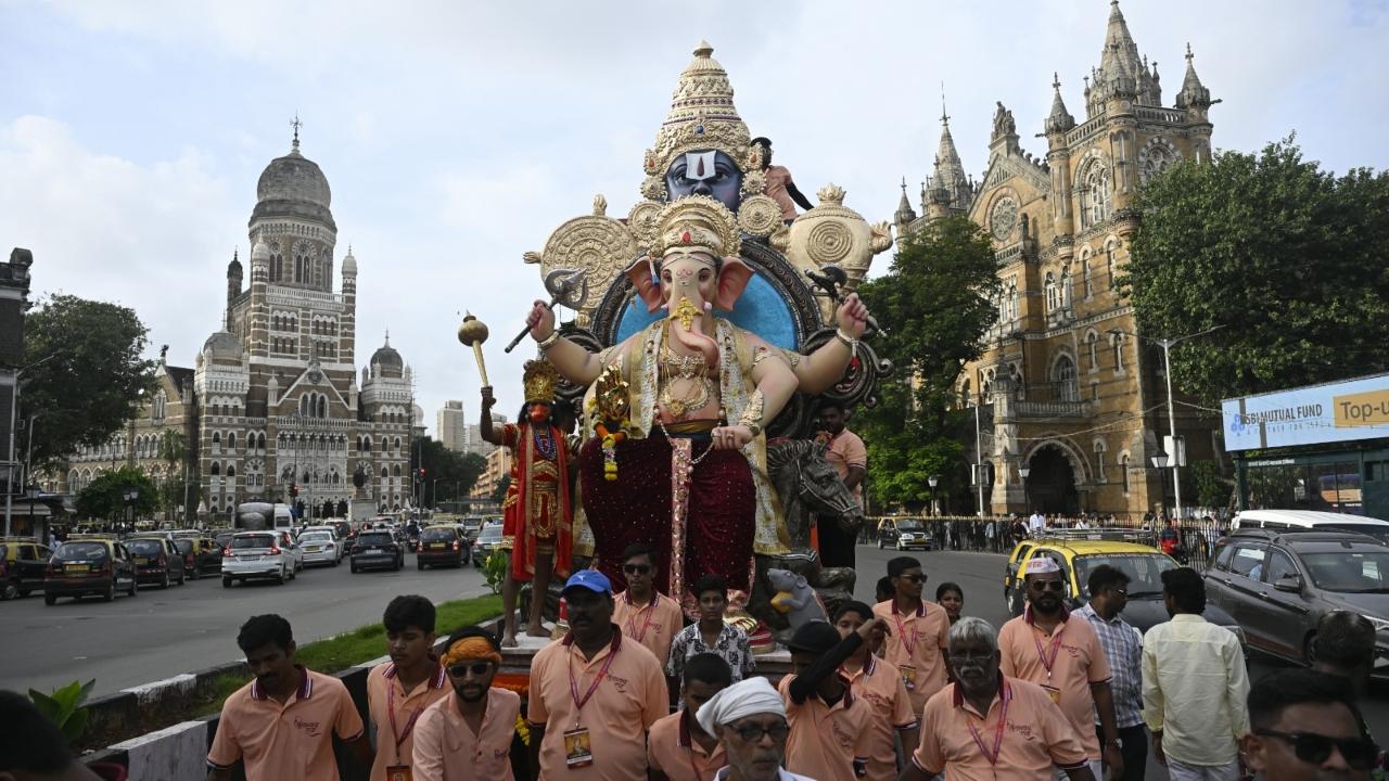 Devotees were seen walking along the streets as they brought the beautifully crafted idol to its home for the upcoming festival