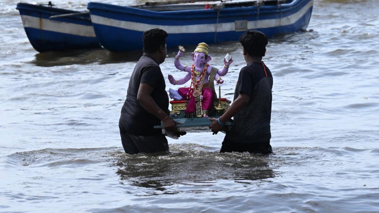 Over 580 Ganesh idols immersed till 3 pm on first day of Ganesh Visarjan 2025