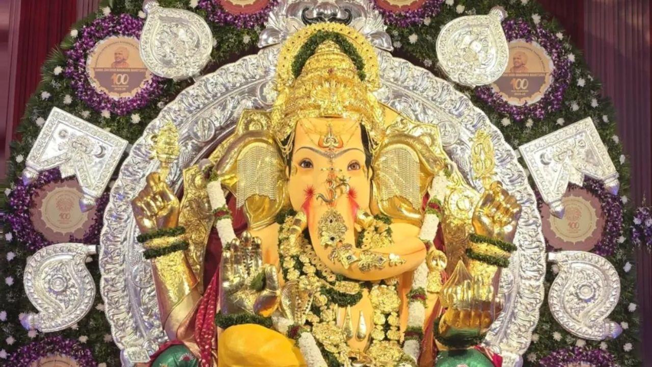 The mandal has ramped up security for Lord Ganesha’s devotees, with the deployment of 875 personnel across three shifts, more than 100 CCTV cameras, AI-powered facial recognition systems and metal detector gates. PIC/ @gsbsevamandalmumbai