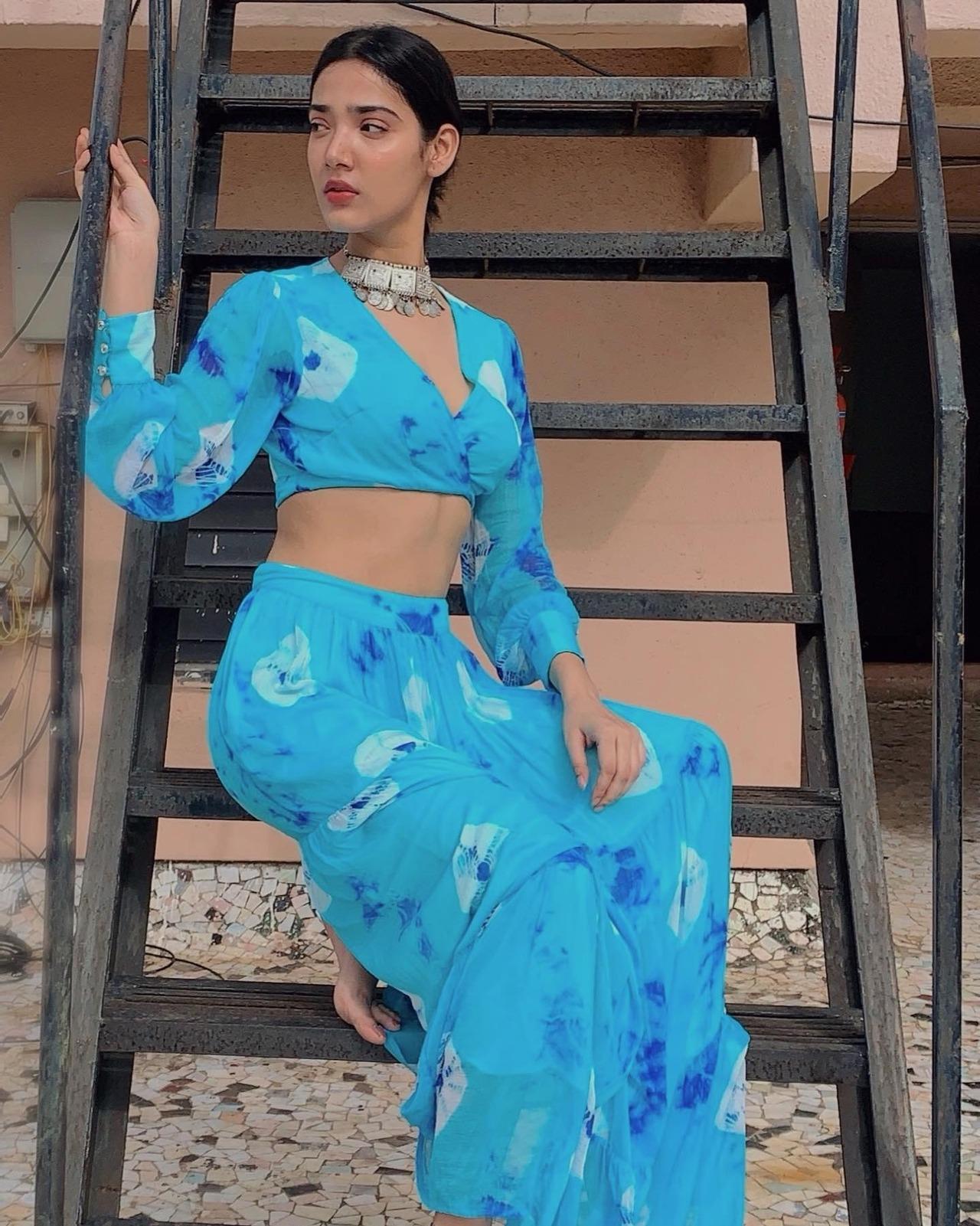 Medha once again steals the spotlight in this blue co-ord set featuring a long-sleeved crop top and a long skirt. She makes a statement with her traditional neckpiece.