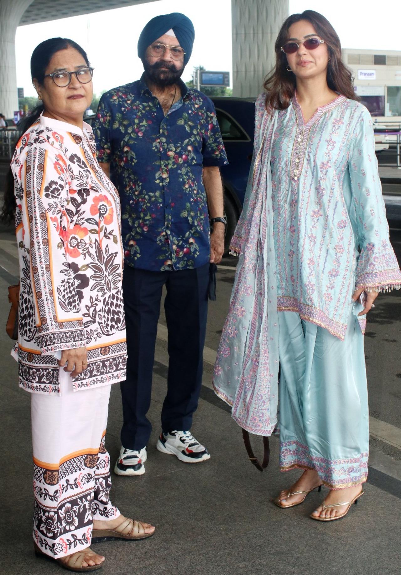 Jasmin Bhasin reaches the airport for her parent, gets clicked by the paps as she reuinites