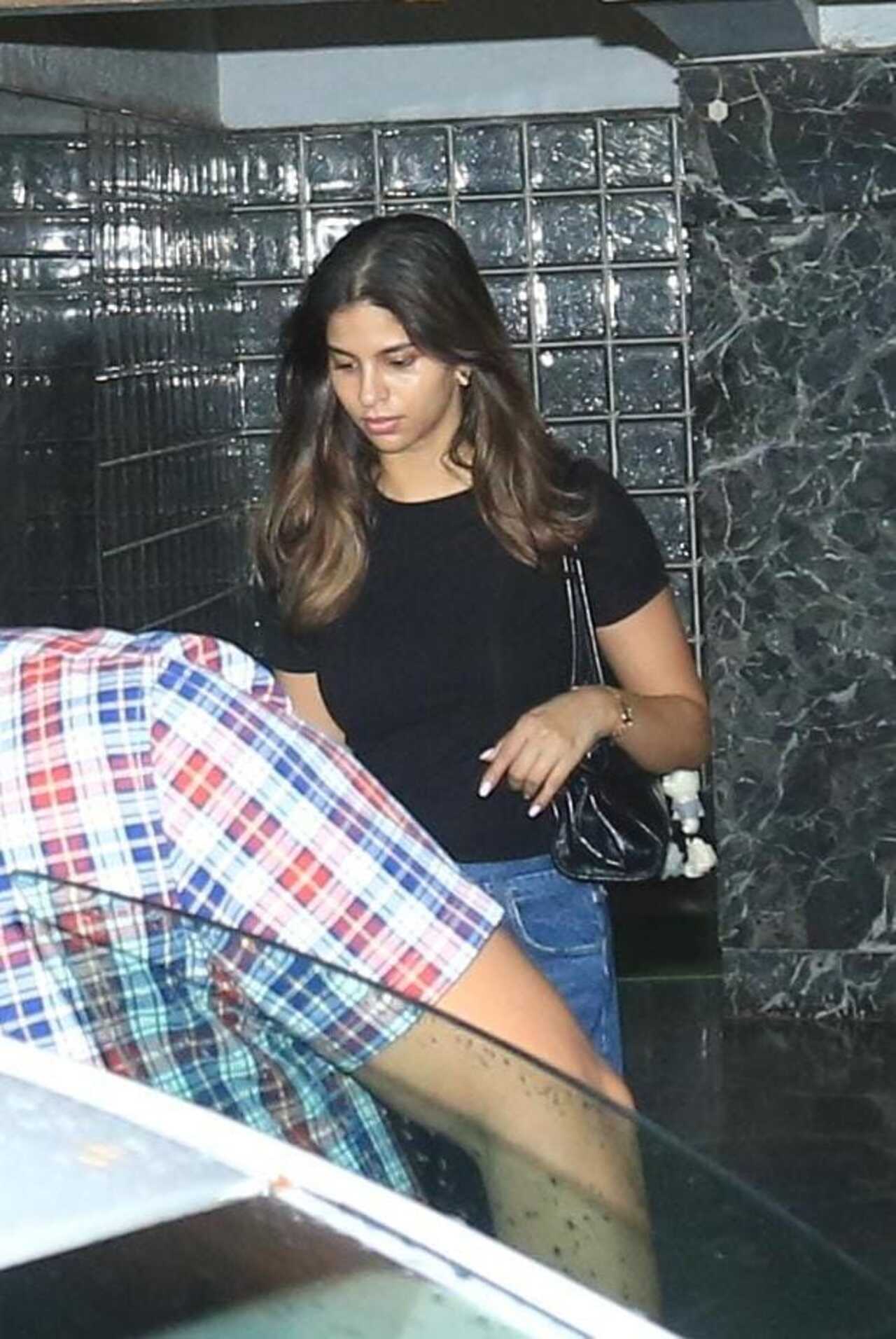 Suhana Khan was spotted with Zoya Akhtar and mother Gauri Khan. The actress kept it casual with her black tee and a pair of denims