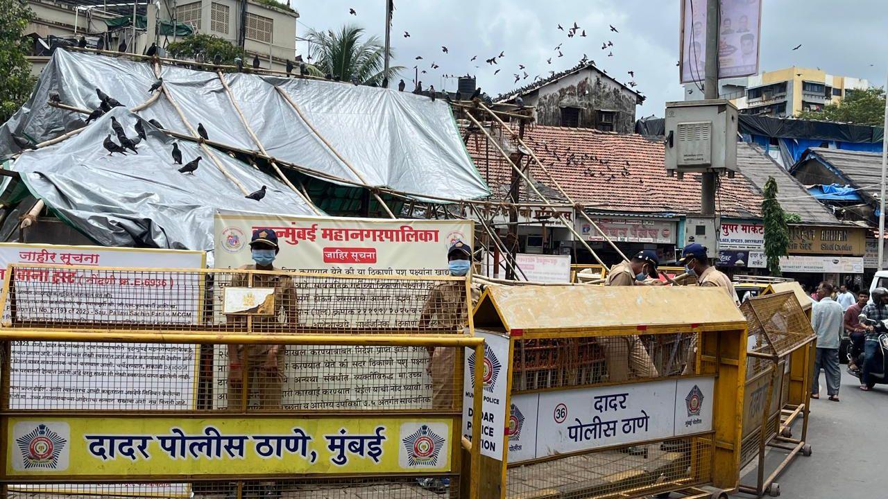While animal lovers and certain local groups argue that the kabutarkhana is a cultural landmark and a symbol of compassion towards birds, health experts and civic authorities have raised alarm over its contribution to respiratory diseases, especially among nearby residents