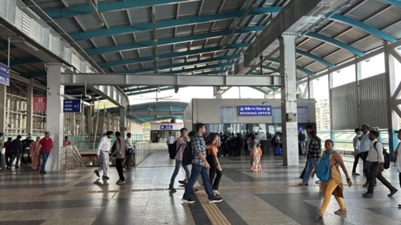 WR opens new elevated deck at Khar Road station in Mumbai