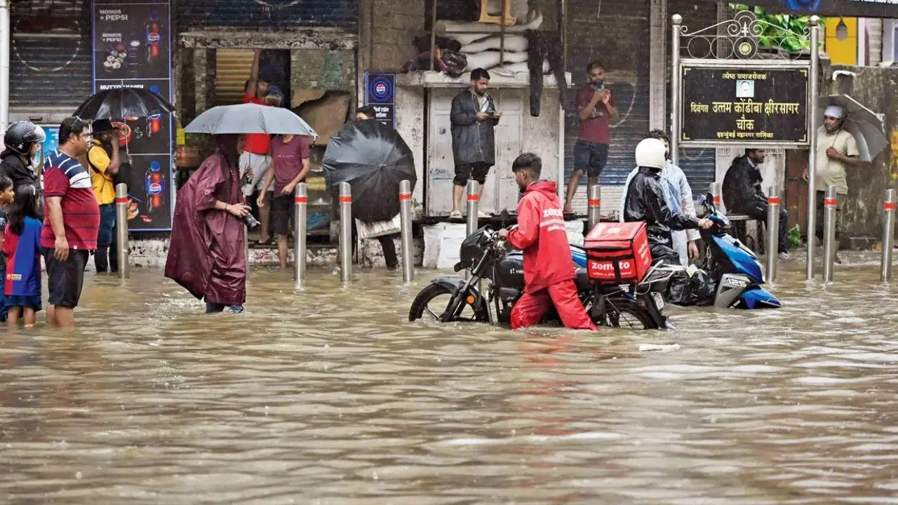 Mumbai LIVE: IMD issues red alert as city records heavy rainfall overnight
