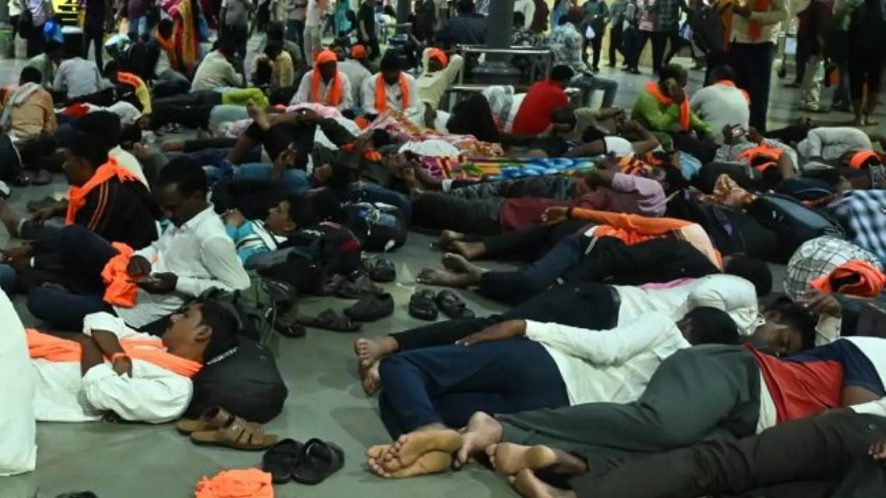 IN PHOTOS: Maratha quota supporters reach Mumbai as Jarange heads for city