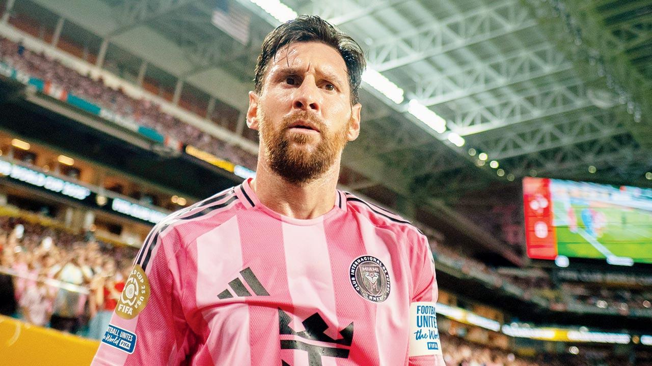 Lionel Messi out indefinitely due to muscle injury
