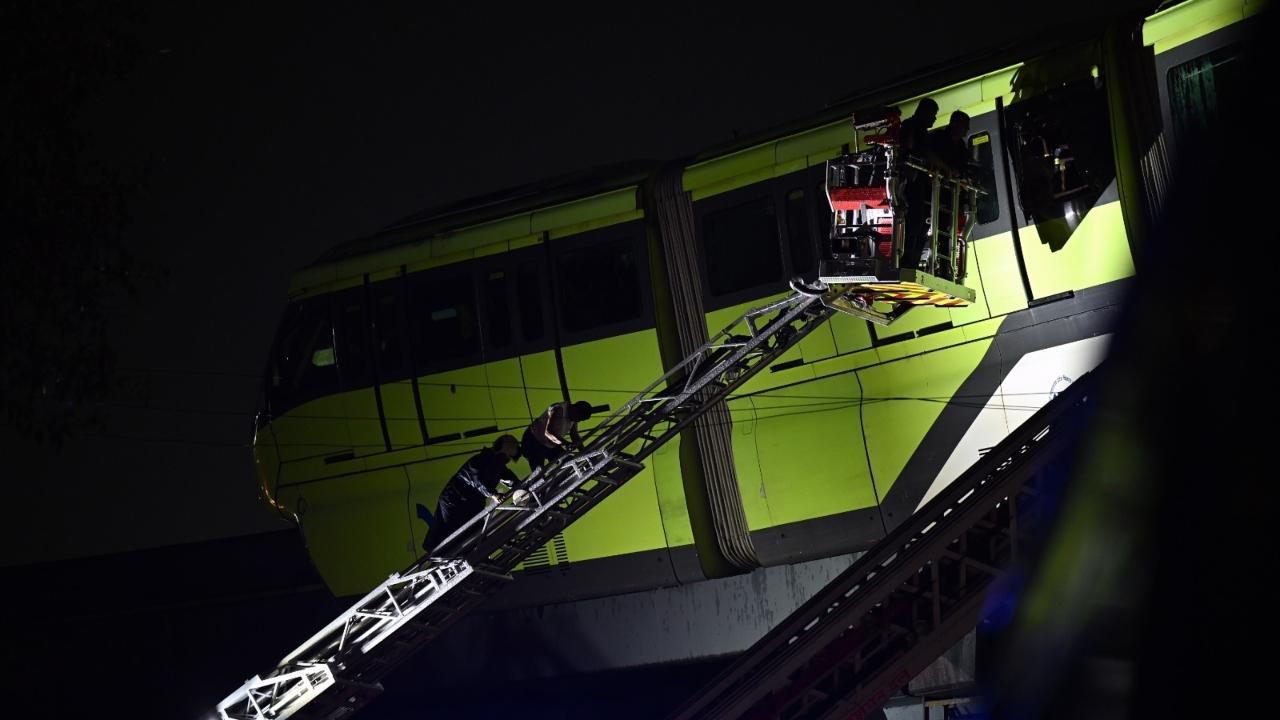 The incident occurred at approximately 7:33 pm, and rescue operations concluded by 8:45 pm, according to the Mumbai Fire Brigade, which first reported the emergency