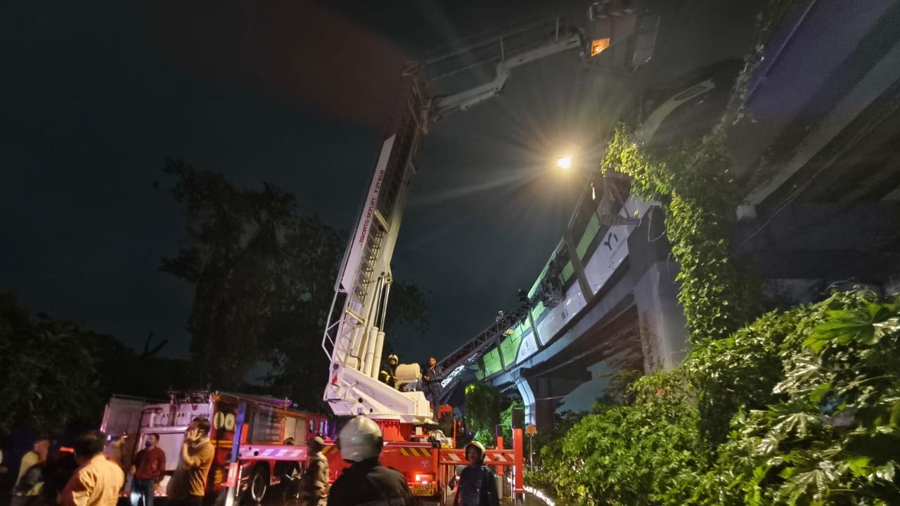 Sources said that the train reportedly got stuck mid-way between stations after going past the platform due to excess weight, following delays that led to overcrowding. an another train was brought in to tow the stalled monorail, but it too was stuck