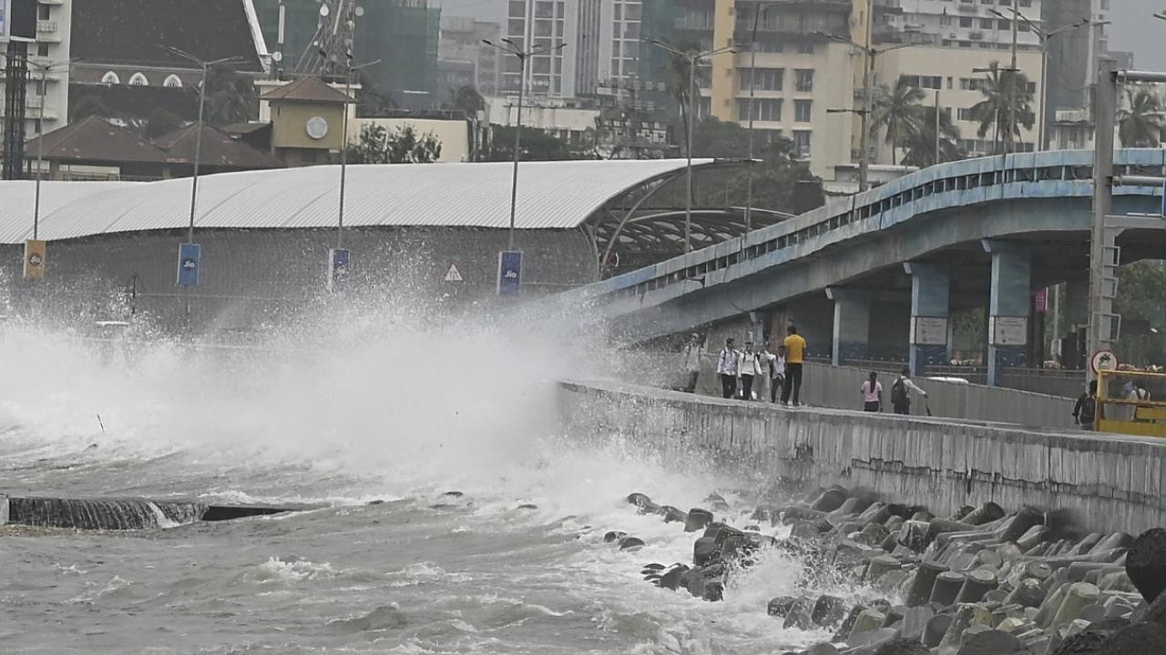 The India Meteorological Department (IMD) predicted a generally cloudy sky with moderate to heavy rainfall at isolated places across the city and suburbs on Thursday