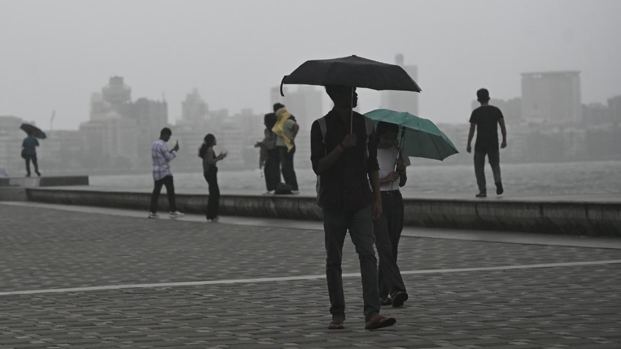 The civic officials said that city was likely to witness a high tide of 4.27 meters at 11:01 am, followed by a low tide of 1.59 meters at 5:04 pm on Thursday
