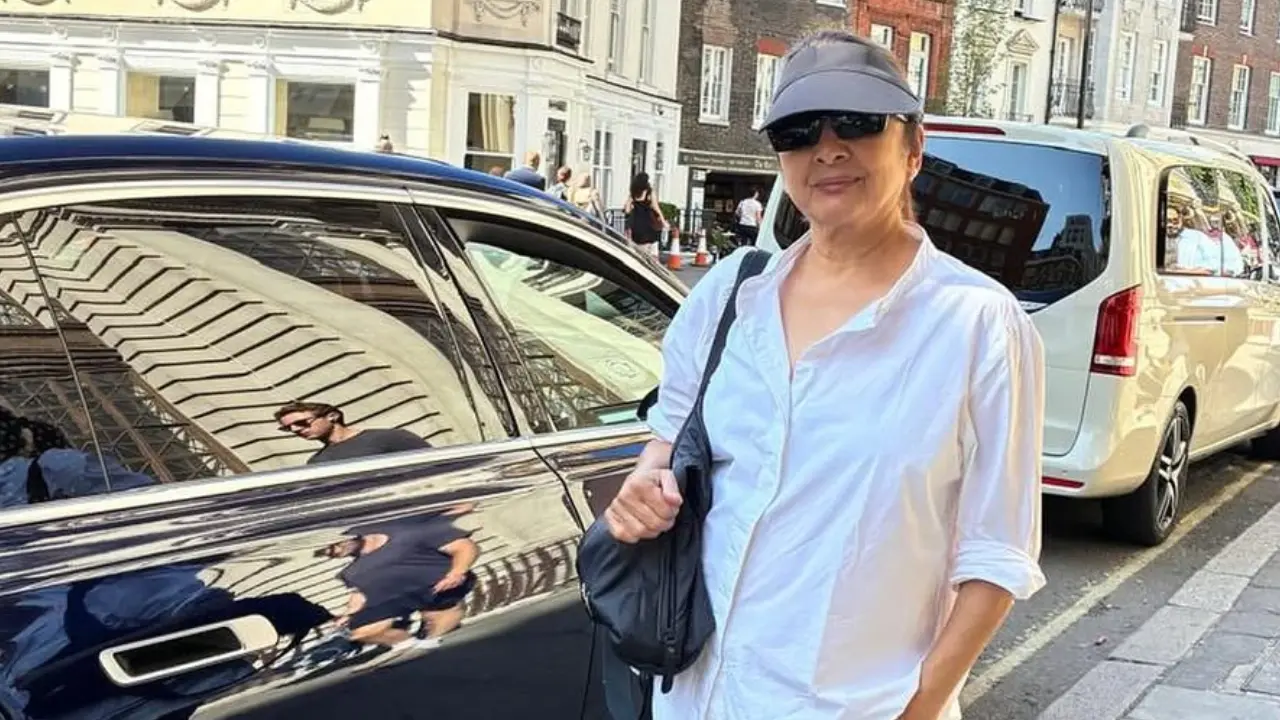 Neena Gupta faces body shaming for wearing shorts at airport, hits back at troll