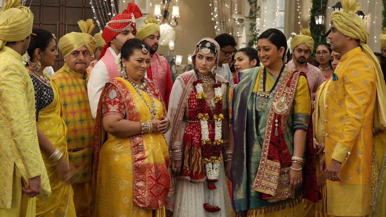 Kyunki 2: Smriti Irani prepares for an emotional bidaai scene, see pics