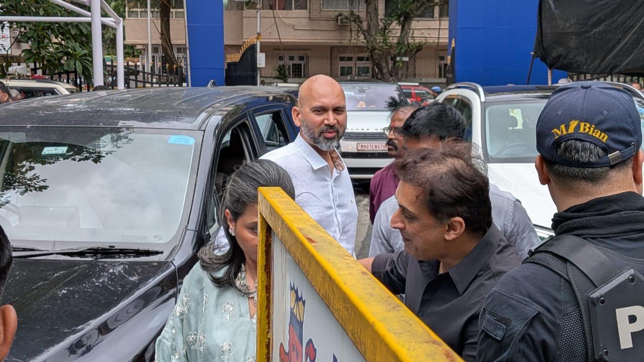 Former Mumbai cricketer and Mumbai Indians' bowling coach, Paras Mhambrey, was also one of the attendees for the event in the city