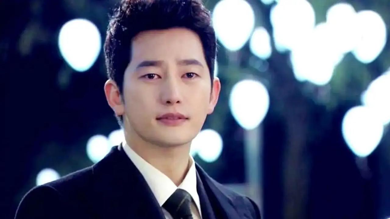 Park Si-Hoo refutes reports of sending a woman to married man 'Hwang'; after an anonymous post drops evidence