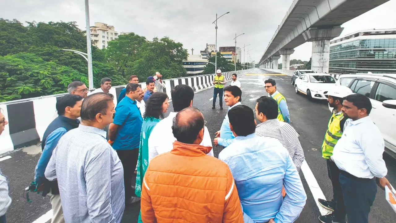 CM opens Pune double-deck flyover
