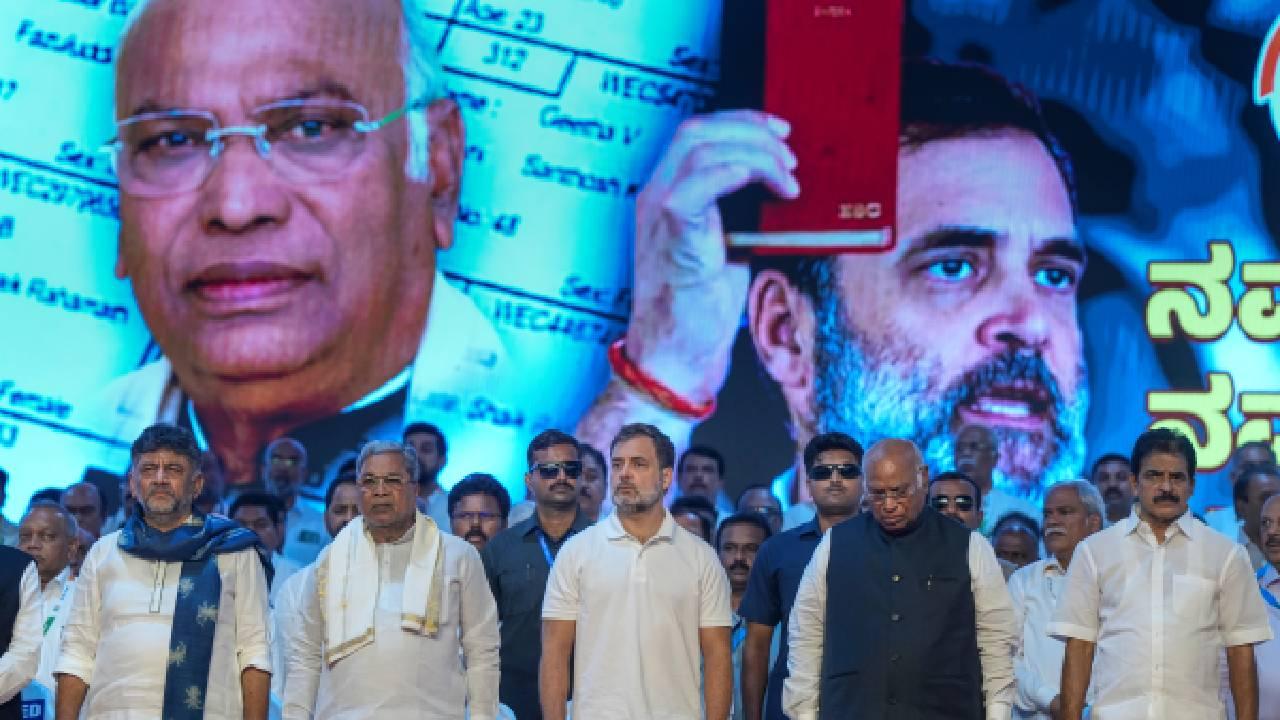 Rahul Gandhi, Mallikarjun Kharge take centre stage at Congress' Bengaluru rally