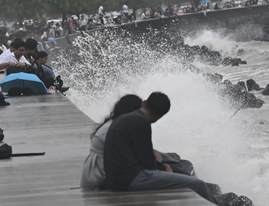 Mumbai weather update: Cloudy skies and moderate rain sweep city